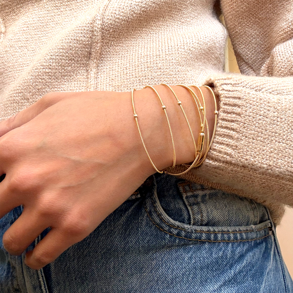 Guitar String Bobble Bracelet with Magnet Clasp in Gold