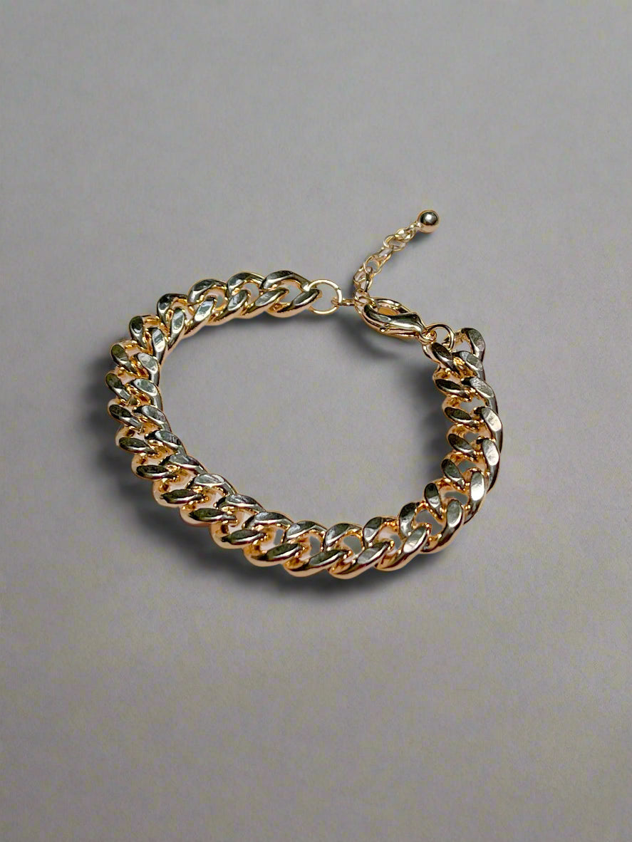 Cuban Link Bracelet in Gold